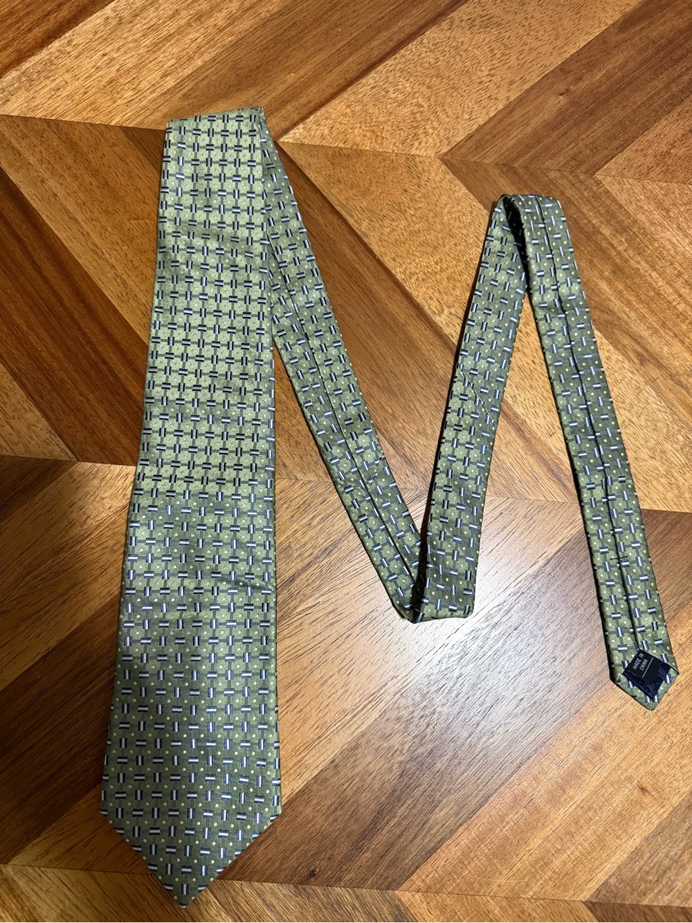 Men's Jones New York Olive Green Patterned Silk Tie Beautiful